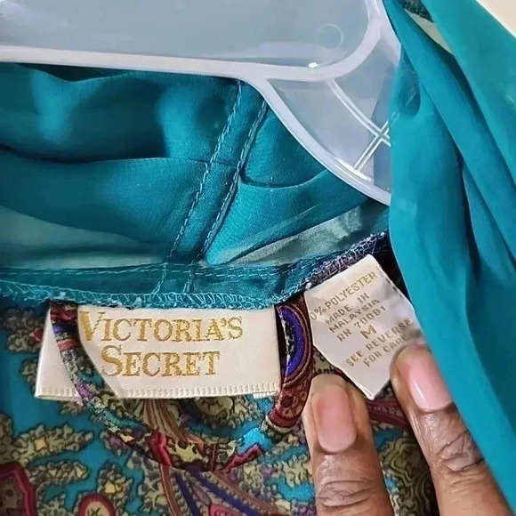 VICTORIA'S Secret Vintage Paisley Print Long Satin and Sheer robe. Size Medium - Picture 6 of 13